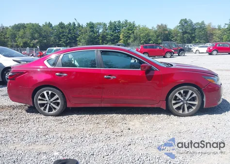 2017 Nissan Altima 2.5 Sr z USA, uszkodzony, nr VIN 1N4AL3AP6HC472745